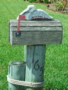 Pelikan Briefkasten aus Holz